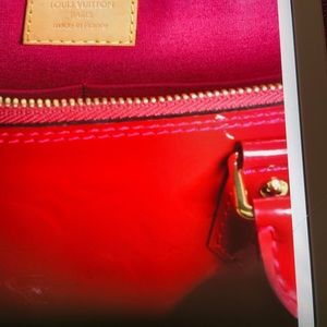 Louis Vuitton
Alma Handbag Monogram Red Vernis PM